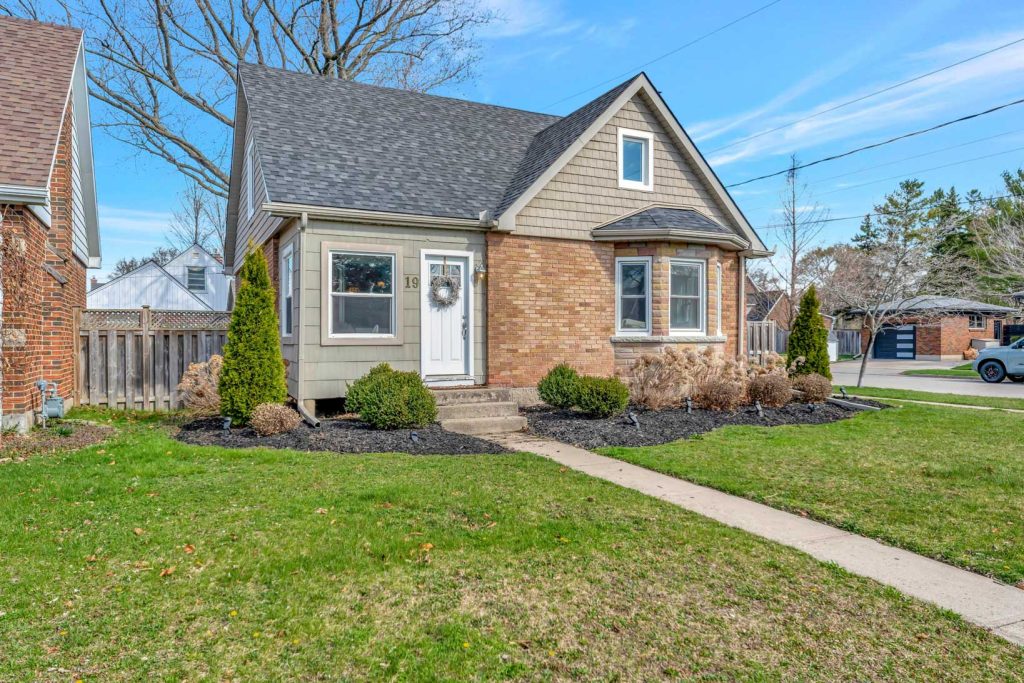 19 Elm Street, Brantford - Presented by Rise Realty Group